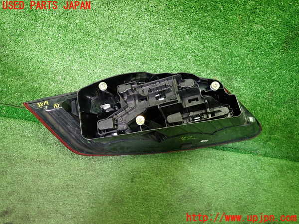 1UPJ-9238191530]ポルシェ・ケイマン(98721)右テールランプ 中古_2