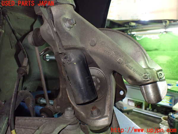 1UPJ-9238194295]ポルシェ・ケイマン(98721)左フロントナックルハブ 中古_2