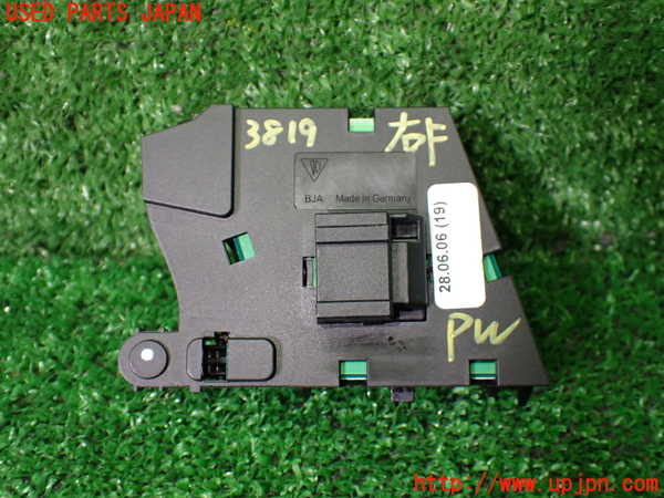 1UPJ-9238196240]ポルシェ・ケイマン(98721)右パワーウィンドウスイッチ 中古_2