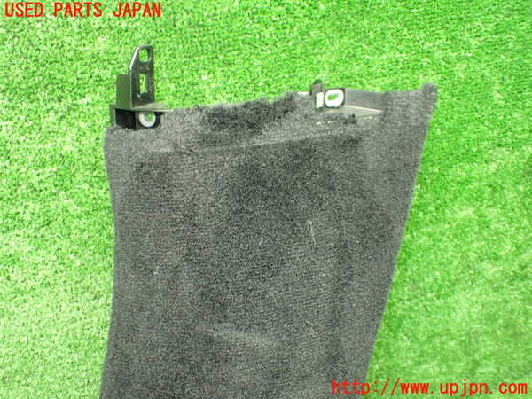 1UPJ-9238197675]ポルシェ・ケイマン(98721)右リアピラートリム 中古_2