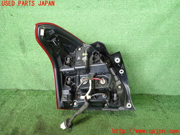 2UPJ-9238201530]スイフトスポーツ(ZC33S)右テールランプ 中古_3