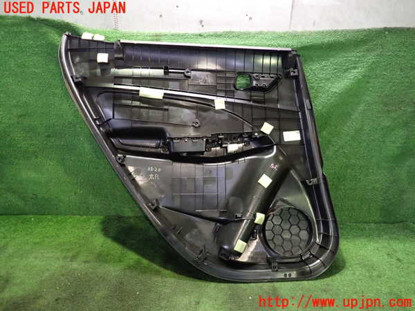 2UPJ-9238201294]スイフトスポーツ(ZC33S)右後ドア内張り 中古_5