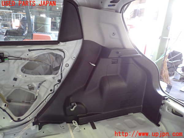 2UPJ-9238207675]スイフトスポーツ(ZC33S)右リアピラートリム 中古_2