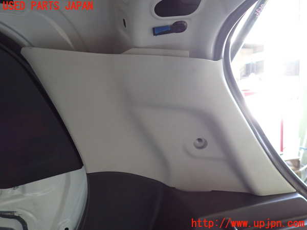 2UPJ-9238207675]スイフトスポーツ(ZC33S)右リアピラートリム 中古_3
