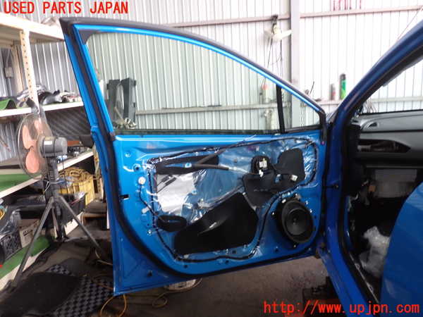 2UPJ-9238211260]クロストレック(GUD)左前ドア 中古 CENTRAL M2E4 43R-00019_4