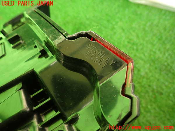 2UPJ-9238211530]クロストレック(GUD)右テールランプ 中古_4