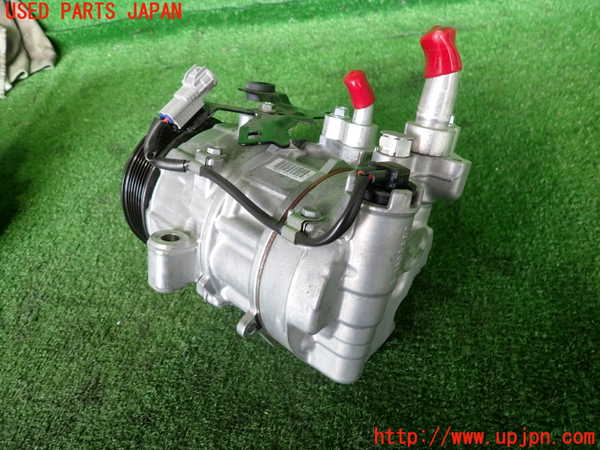 2UPJ-9238216025]クロストレック(GUD)エアコンコンプレッサー 中古_2