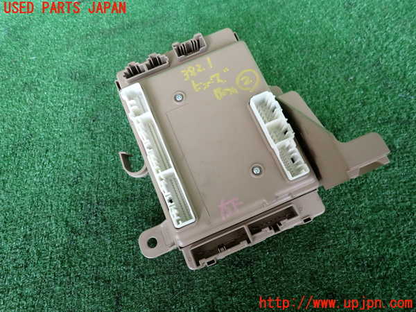 2UPJ-9238216742]クロストレック(GUD)ヒューズボックス2(室内運転席側) 中古_2