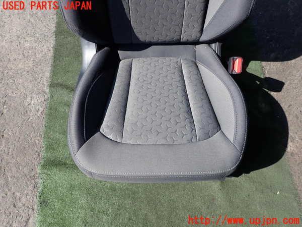 2UPJ-9238217035]クロストレック(GUD)運転席シート 中古_3