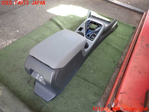 2UPJ-9238217540]クロストレック(GUD)センターコンソール 中古_2