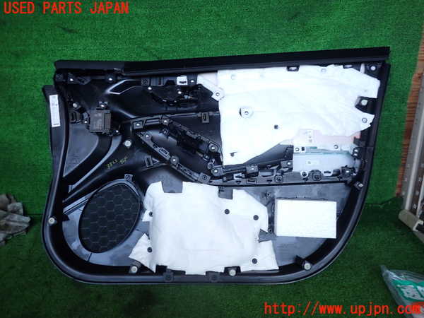 2UPJ-9238211264]クロストレック(GUD)左前ドア内張り 中古_3