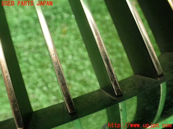 2UPJ-9238221050]BMW 335i クーペ E92(WB35)ラジエターグリル 中古_4