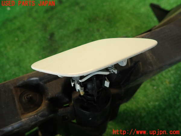 2UPJ-9238221140]BMW 335i クーペ E92(WB35)右ヘッドライトリム 中古_3