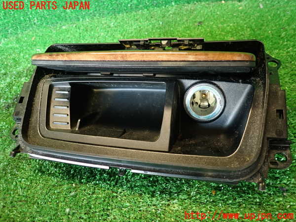 2UPJ-9238227821]BMW 335i クーペ E92(WB35)灰皿1 中古_3