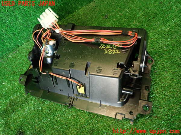 2UPJ-9238227821]BMW 335i クーペ E92(WB35)灰皿1 中古_4