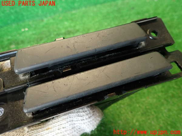 2UPJ-9238227810]BMW 335i クーペ E92(WB35)ドリンクホルダー 中古_2