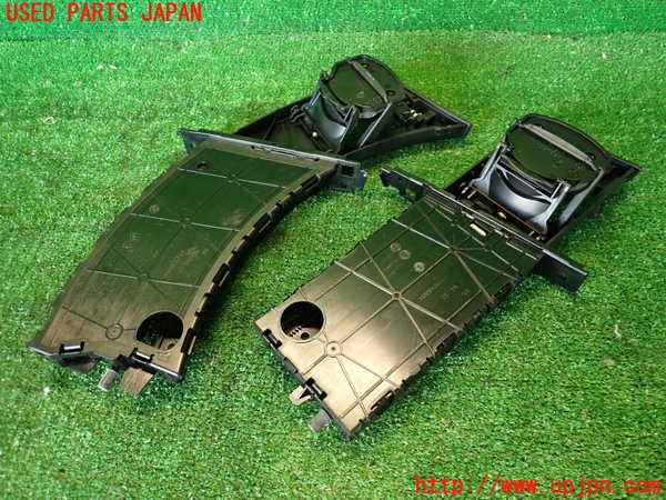 2UPJ-9238227810]BMW 335i クーペ E92(WB35)ドリンクホルダー 中古_4