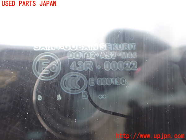 2UPJ-9238231380]ポルシェ・カイエン ターボ(9PA50A)右クォーターガラス 中古(43R-00022 M44)_2