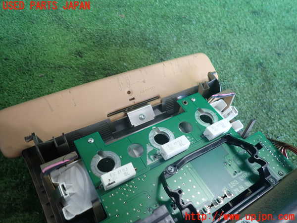 2UPJ-9238236411]ポルシェ・カイエン ターボ(9PA50A)ルームランプ1 (1列目真中) 中古_5