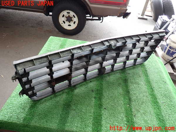 2UPJ-9238241050]ランクル60系(HJ61V)ラジエターグリル ジャンク_3