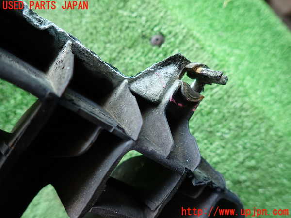 2UPJ-9238241050]ランクル60系(HJ61V)ラジエターグリル ジャンク_4