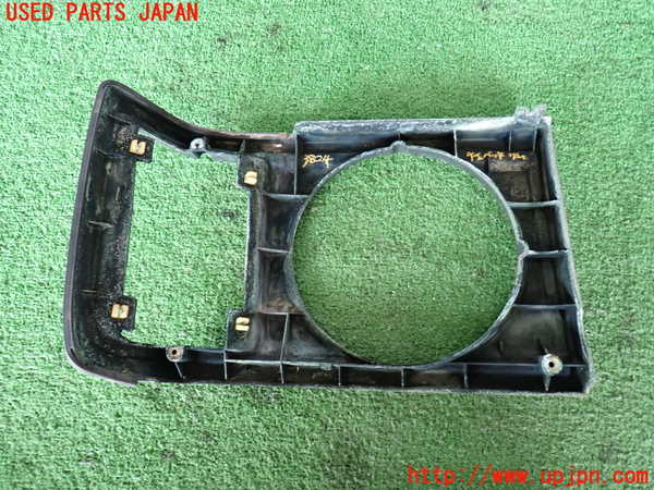 2UPJ-9238241142]ランクル60系(HJ61V)左ヘッドライトリム ジャンク_3