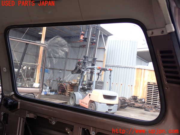 2UPJ-9238241380]ランクル60系(HJ61V)右クォーターガラス 中古 ASAHI M284 43R-00033_3