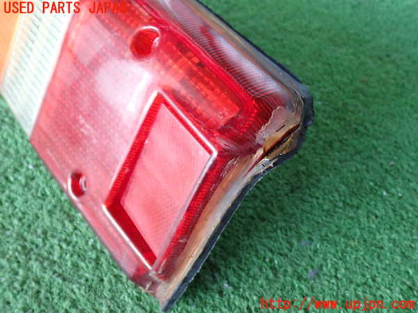 2UPJ-9238241530]ランクル60系(HJ61V)右テールランプ ジャンク_2