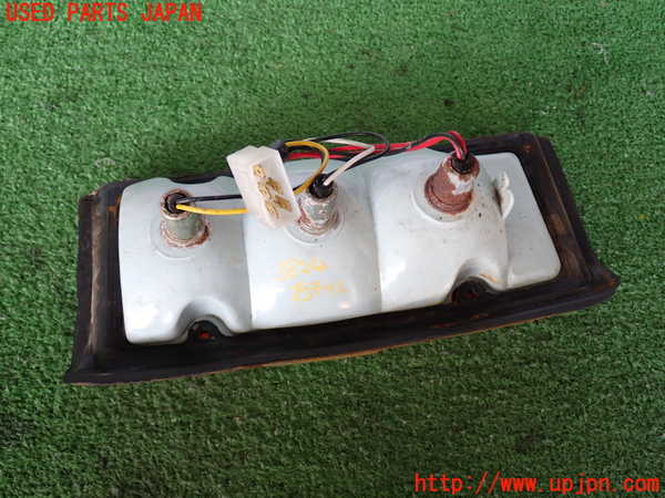 2UPJ-9238241530]ランクル60系(HJ61V)右テールランプ ジャンク_4