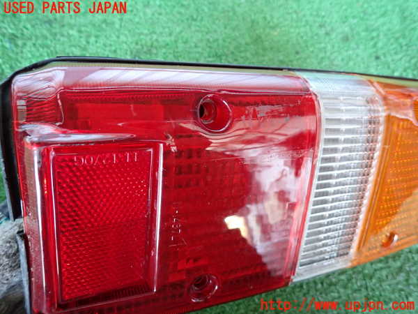2UPJ-9238241536]ランクル60系(HJ61V)左テールランプ ジャンク_3