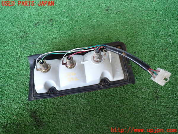2UPJ-9238241536]ランクル60系(HJ61V)左テールランプ ジャンク_4