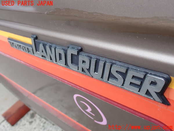 2UPJ-9238241632]ランクル60系(HJ61V)エンブレム2 中古_2