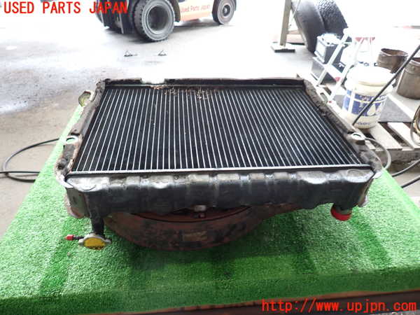 2UPJ-9238242321]ランクル60系(HJ61V)ラジエーター1 ジャンク_2