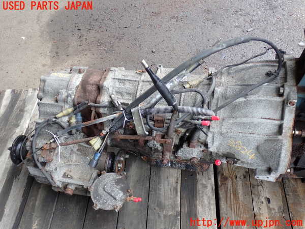 2UPJ-9238243010]ランクル60系(HJ61V)ミッション AT 12H-T 4WD 中古_3