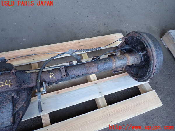 2UPJ-9238244400]ランクル60系(HJ61V)リアデフホーシング ジャンク_2