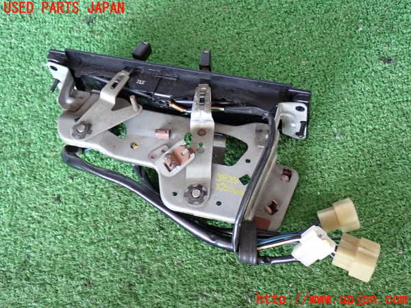 2UPJ-9238246066]ランクル60系(HJ61V)エアコンスイッチ1 中古_3