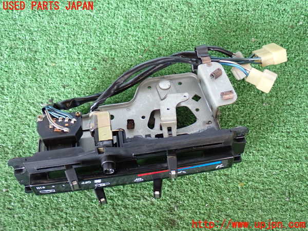2UPJ-9238246066]ランクル60系(HJ61V)エアコンスイッチ1 中古_4
