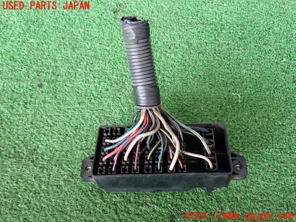 2UPJ-9238246741]ランクル60系(HJ61V)ヒューズボックス1(室内運転席側) 中古_4