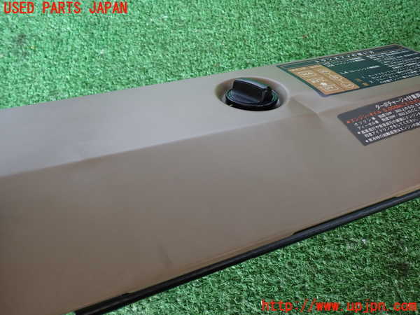 2UPJ-9238247516]ランクル60系(HJ61V)グローブボックス1 中古_2