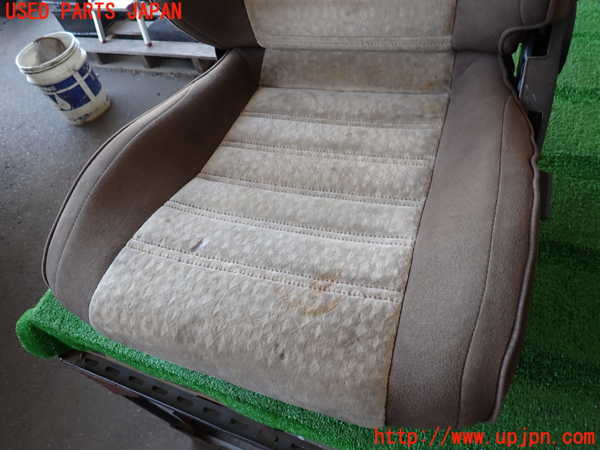 2UPJ-9238247065]ランクル60系(HJ61V)助手席シート 中古_2