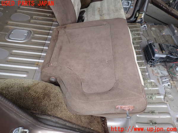 2UPJ-9238247145]ランクル60系(HJ61V)右2列目シート ジャンク_4