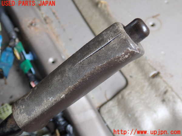 2UPJ-9238247550]ランクル60系(HJ61V)サイドブレーキレバー 中古_2