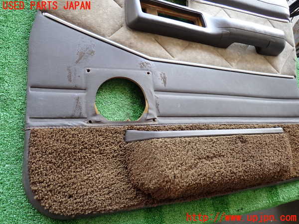 2UPJ-9238241234]ランクル60系(HJ61V)右前ドア内張り ジャンク_2