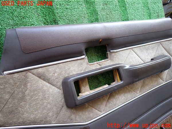 2UPJ-9238241234]ランクル60系(HJ61V)右前ドア内張り ジャンク_3