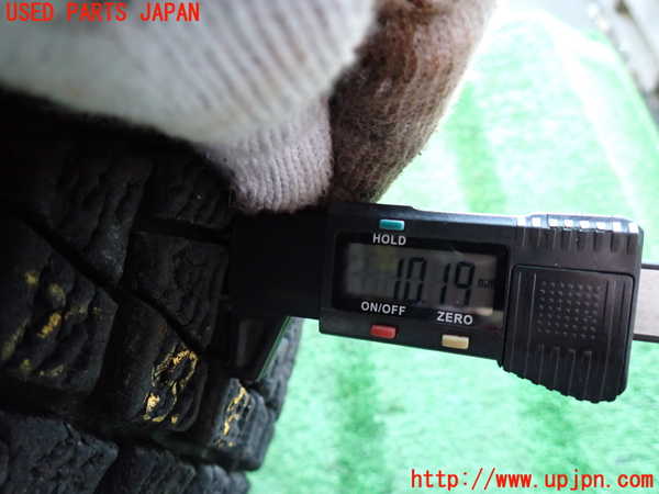 2UPJ-9238249028]ランクル60系(HJ61V)タイヤ　ホイール　1本③ 215/80R15 中古_4