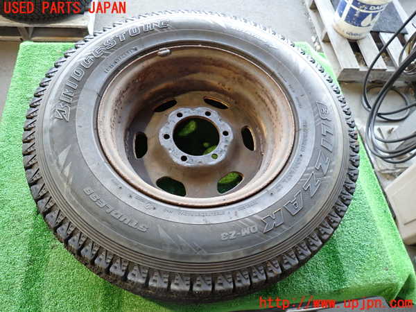 2UPJ-9238249028]ランクル60系(HJ61V)タイヤ　ホイール　1本③ 215/80R15 中古_5