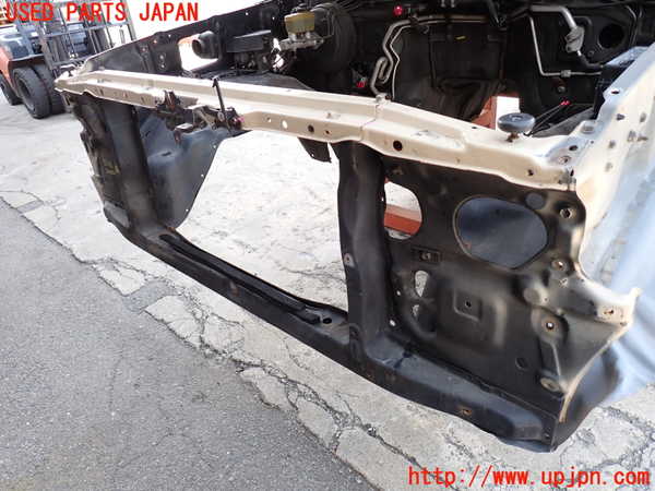 2UPJ-9238251041]ランクル80系(FZJ80G)コアサポート 中古_2