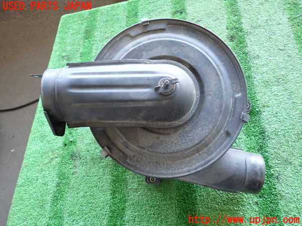 2UPJ-9238252560]ランクル80系(FZJ80G)エアクリーナーボックス 中古_2