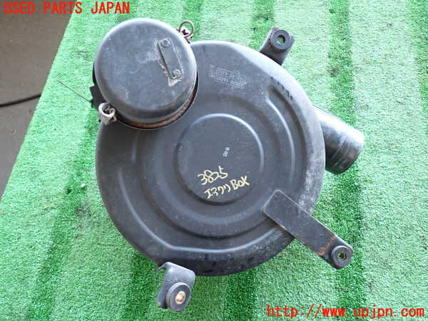 2UPJ-9238252560]ランクル80系(FZJ80G)エアクリーナーボックス 中古_3