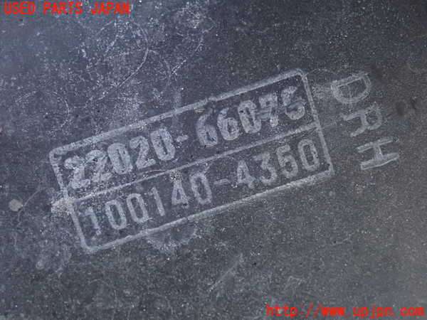 2UPJ-9238252560]ランクル80系(FZJ80G)エアクリーナーボックス 中古_4